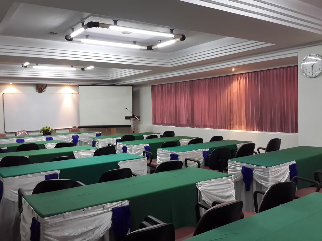 Reddoorz Plus Near Kebayoran Baru Blok S Джакарта Екстер'єр фото