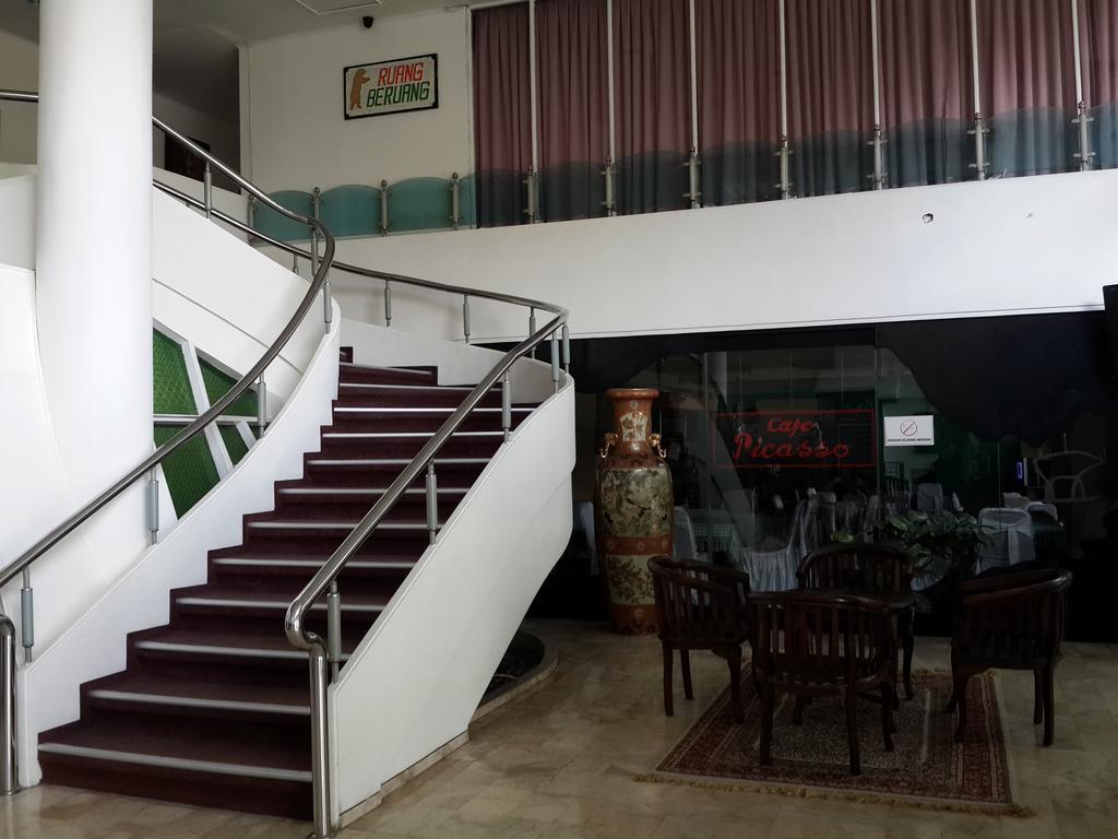 Reddoorz Plus Near Kebayoran Baru Blok S Джакарта Екстер'єр фото