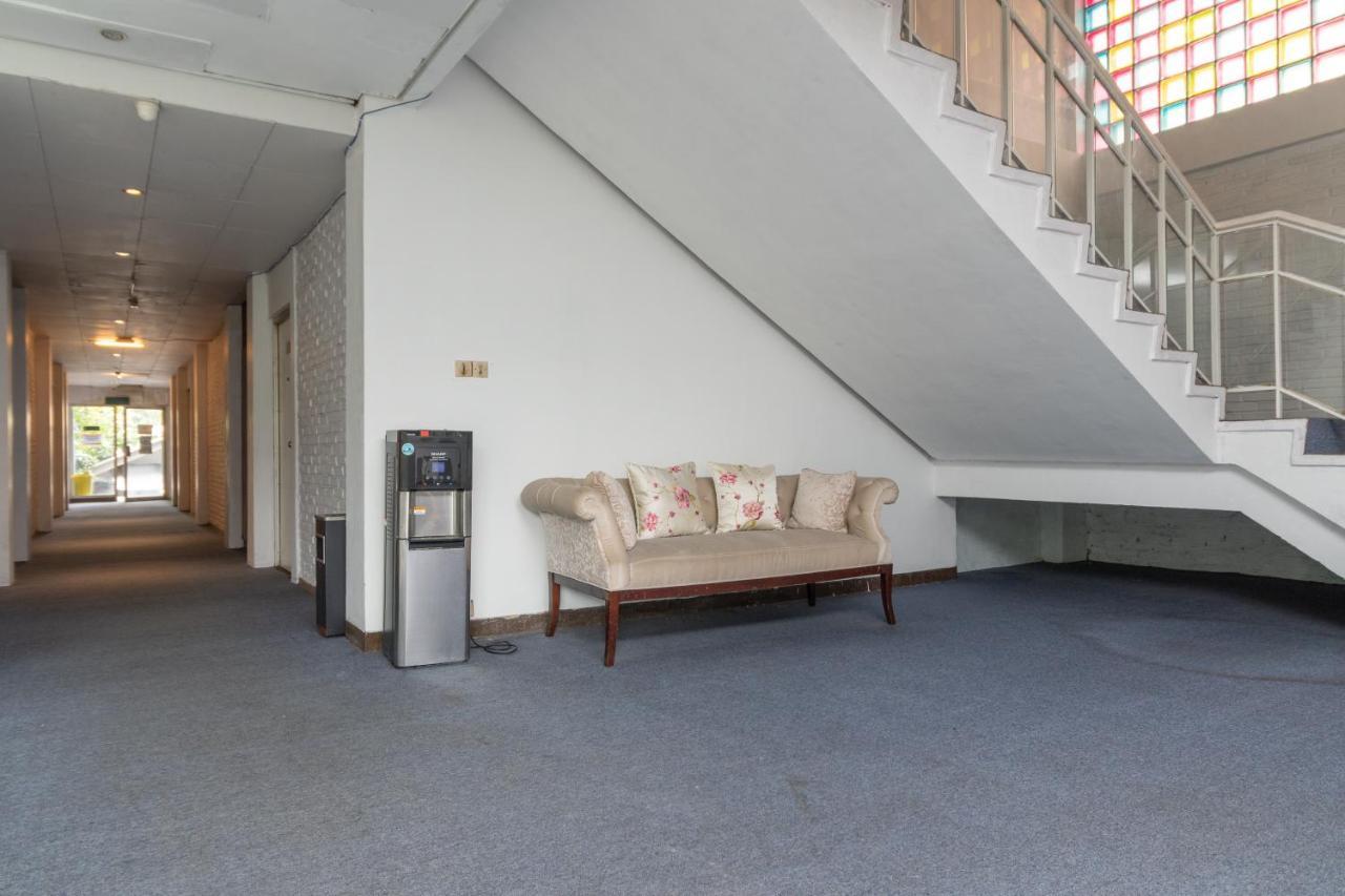 Reddoorz Plus Near Kebayoran Baru Blok S Джакарта Екстер'єр фото