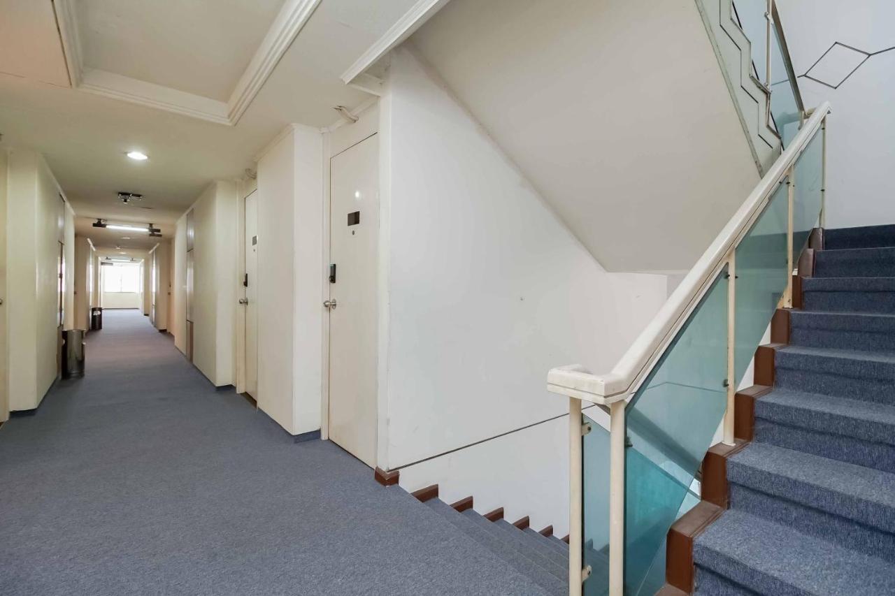 Reddoorz Plus Near Kebayoran Baru Blok S Джакарта Екстер'єр фото