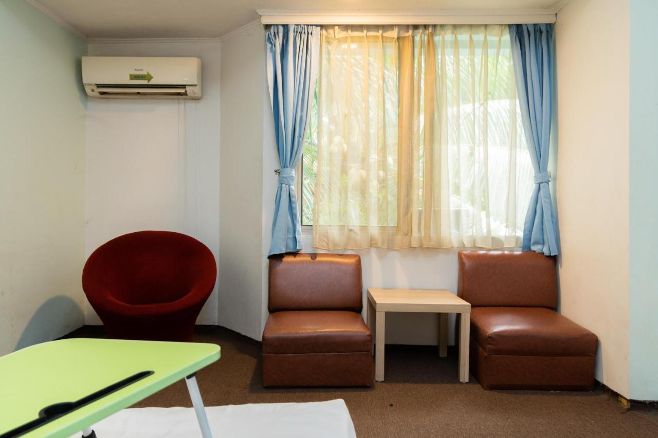 Reddoorz Plus Near Kebayoran Baru Blok S Джакарта Екстер'єр фото